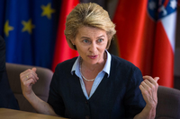 Bundesverteidigungsministerin Ursula von der Leyen (CDU) begrüßt die Debatte über die allgemeine Dienstpflicht. Foto: Arne Immanuel Bänsch/dpa