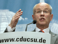 Unionsfraktionschef Volker Kauder (CDU) widerspricht dem Ex-Bundespräsidenten Christian Wulff. Foto: dpa/Patrick Seeger
