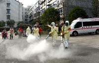 In der chinesischen Stadt Taizhou wird die Straße desinfiziert. Foto: REUTERS