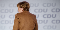 Kleiner Hinweis, der Nikolaus (siehe Bild) war es nicht, der Bundeskanzlerin Angela Merkel zum Aufstieg verhalf. Foto: Michael Kappeler/dpa
