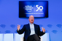 Klaus Schwab, Gründer und Vorsitzender des Weltwirtschaftsforums (WEF), ist offen für neue Akzente des Treffens in Davos. Foto: dpa