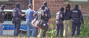 Die Bundesanwaltschaft hat in Nordrhein-Westfalen sieben Terrorverdächtige festnehmen lassen.