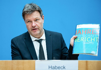Robert Habeck, Bundesminister für Wirtschaft und Klimaschutz, stellt den Jahreswirtschaftsbericht 2022 vor. Foto: Bernd von Jutrczenka/dpa