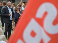 Dünne Besetzung im Kernland Brandenburg: Teilnehmer einer SPD-Wahlveranstaltung im Museumspark Rüdersdorf. Foto: Patrick Pleul/dpa