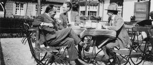 Die Drei von der Filmstelle: Robert Herlth (re.), sein Kollege Walter Röhrig (li.) und Regisseur Friedrich Wilhelm Murnau.