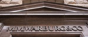 Eingang der Warburg-Bank in Hamburg: Zwei Banker wurden bereits zu Haftstrafen verurteilt.