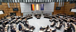 16.03.2023, Berlin: Abgeordnete nehmen an der konstituierenden Sitzung des Abgeordnetenhauses von Berlin teil. Foto: Carsten Koall/dpa +++ dpa-Bildfunk +++