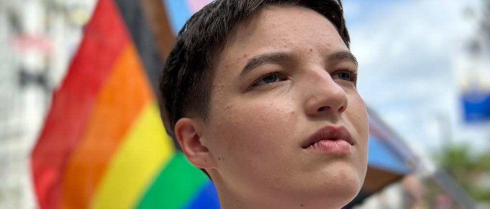 Beau, 17, hätte als trans* Teenager in Florida gern ein normales Leben. 