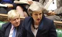 Der zweite Mann drängt nach vorn: Boris Johnson als Außenminister 2017 im Unterhaus hinter Premierministerin Theresa May. Foto: Pa/PA Wire/dpa