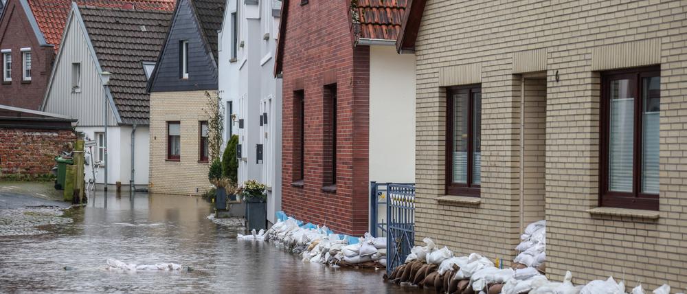 Die Hochwasserlage macht den Menschen in den betroffenen Regionen Deutschlands weiter zu schaffen.