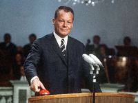 Altkanzler Willy Brandt – hier am 14. Juni 1987. An diesem Tag zum SPD-Ehrenvorsitzenden gewählt. Foto: picture alliance / Heinz Wieseler