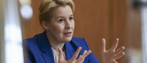 Wirtschaftssenatorin Franziska Giffey (SPD) bestätigt die Auszahlung bereits zugesagter Fördersummen.