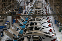 Auch die Autoindustrie kommt nach der Krise aktuell wieder in Schwung - vor allem dank dem guten Geschäft in China. Ng Han Guan/AP/dpa