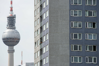 Plattenbauten an der Frankfurter Allee im Berliner Bezirk Friedrichshain Foto: dpa/Wolfgang Kumm