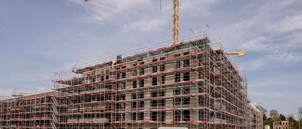 Die Zahl der Baugehmigungen sank im April um fast ein Drittel im Vergleich zum Vorjahresmonat. 