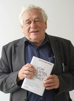 Wolfang Benz ist Historiker der Zeitgeschichte und ein international anerkannter Vertreter der Vorurteilsforschung. Foto: Jörg Carstensen / dpa