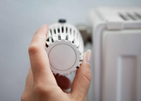 Thermostat an einer Heizung (Archilbild). Foto: AndreyPopov/Panthermedia/Imago