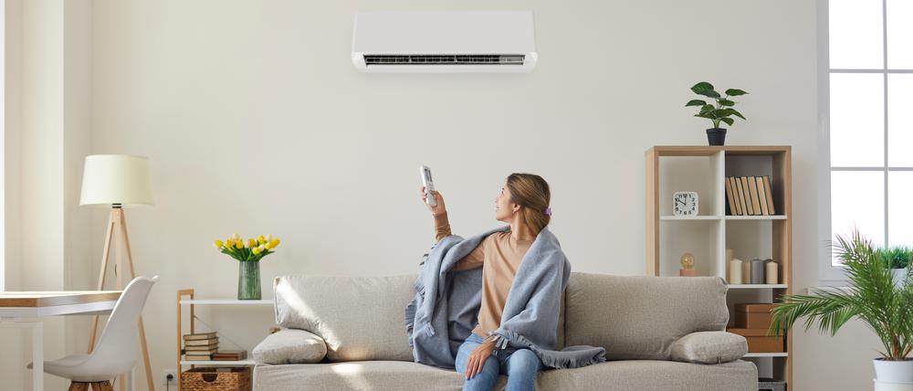 So groß wie eine Klimaanlage: Luft-Luft-Wärmepumpen können Wohnungen dezentral beheizen.
