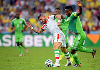 Mit dabei. Bei der WM 2014 spielte Ashkan Dejagah (l.) gegen Nigeria (hier Joseph Yobo). Foto: CJ Gunther/dpa