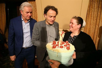 Klaus Wowereit, Giovanni di Lorenzo und die Spaghetti-Torte. Foto: Henry Herrmann