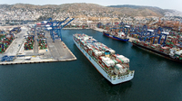 Ein Containerschiff im Hafen von Piräus. "Wer für die Zukunft gewappnet sein will, darf Wachstum nicht verdammen", sagt FDP-Chef Christian Lindner. Foto: Panos Tomadakis/XinHua/dpa