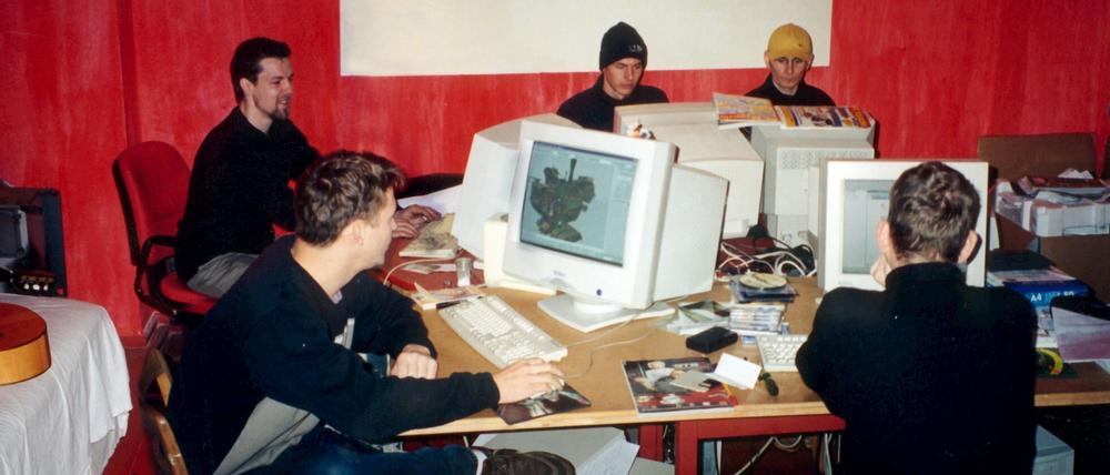 Yager-Mitarbeiter im Gründungsjahr 1999.