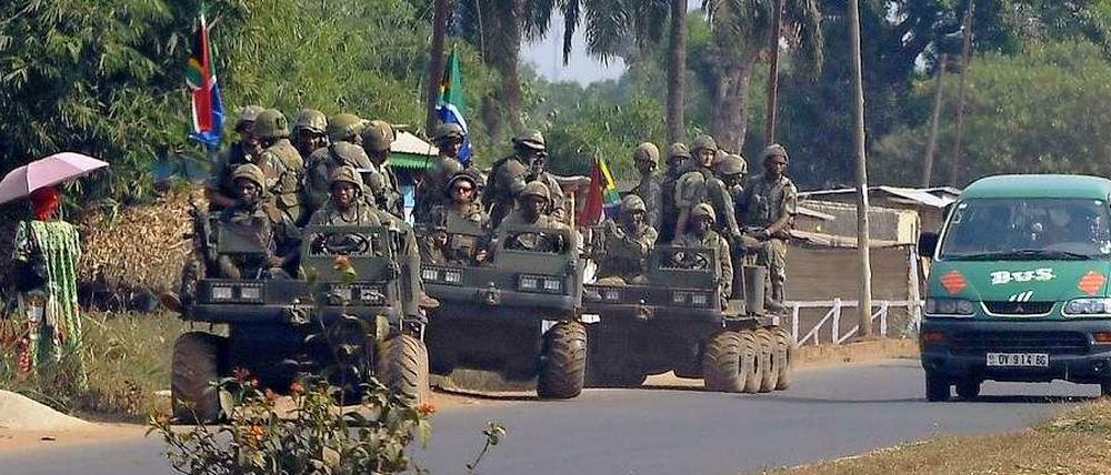 Nach monatelangem Konflikt mit der Regierung haben Rebellen in der Zentralafrikanischen Republik am Sonntag den Präsidentenpalast in der Hauptstadt Bangui eingenommen.
