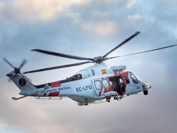 Die spanische Seenotrettung hat mit Schiffen und Hubschraubern die Suche nach den Seglern fortgesetzt. 