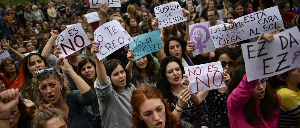 Die spanische Regierung hat die Überarbeitung eines wegweisenden Gesetzes gegen sexuelle Gewalt angekündigt (Symbolbild).