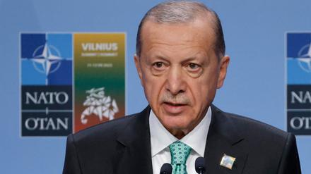 Der türkische Präsident Recep Tayyip Erdogan gibt eine Pressekonferenz während des Nato-Gipfels in Vilnius.