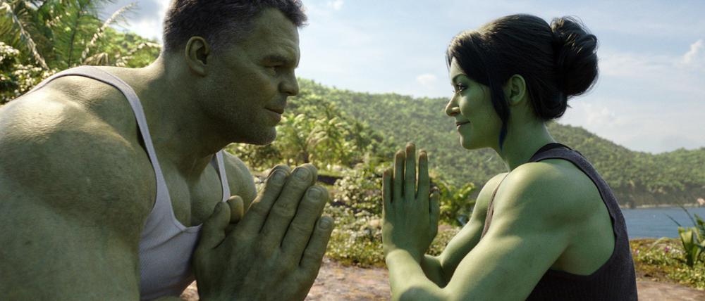 Mark Ruffalo (links) als Smart Hulk/Bruce Banner und Tatiana Maslany as Jennifer "Jen" Walters/She-Hulk,