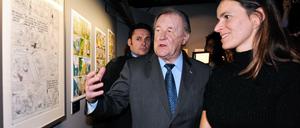 Lebenswerk: Albert Uderzo zeigt der französischen Kulturministerin Aurelie Filipetti seine Ausstellung.