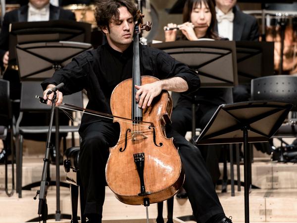 Nicolas Altstaedt spielt Yuns Cellokonzert.