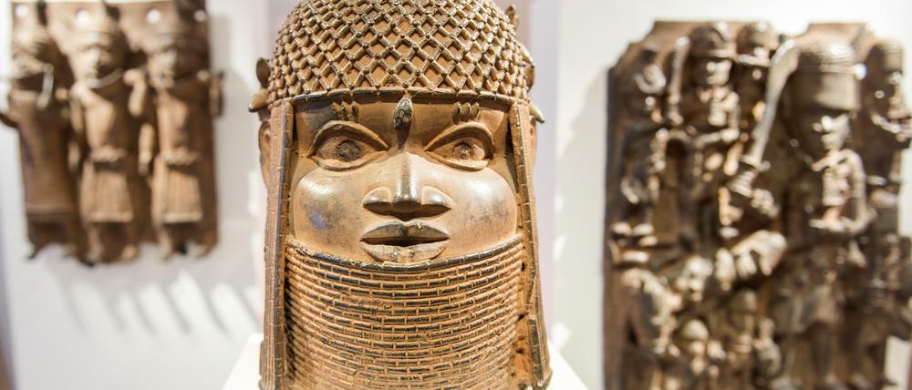 Kunst aus kolonialem Kontext. Drei Bronzen aus heutigen Nigeria, Westafrika. Sie sollen ins Humboldt Forum kommen.
