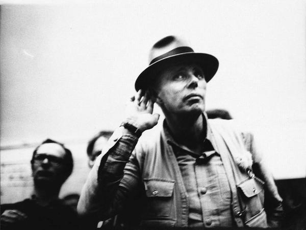 Joseph Beuys in Filmdokumenten.