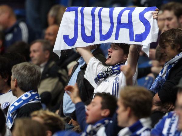 Auch im Fußball wird Judas als synonym für Verräter verwendet. Hier für Manuel Neuer, der 2011 von Schalke nach München wechselte.