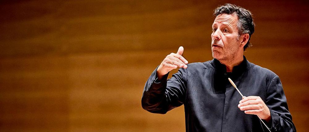 Steven Sloane ist seit 2020 Chefdirigent des Jerusalem Symphony Orchetsra.