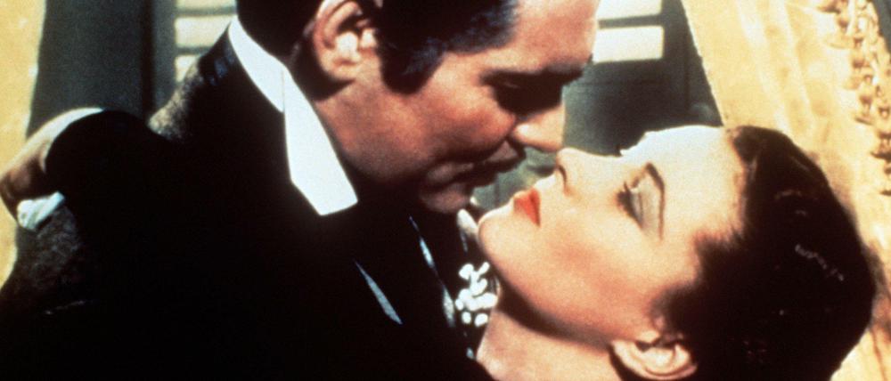 Wohl die berühmteste Szene des Films: Tief in die Augen sehen sich Scarlett O'Hara (Vivien Leigh) und Rhett Butler (Clark Gable) in dem Film "Vom Winde verweht".