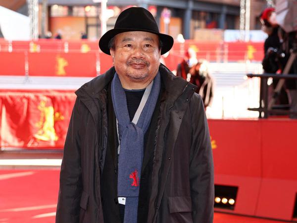 Der kambodschanische Regisseur Rithy Panh vor dem Berlinale Palast.