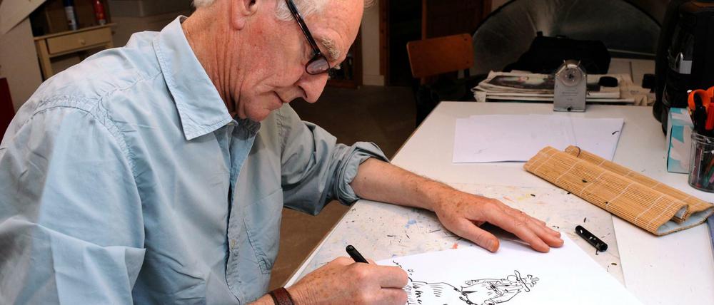 René Petillon zeichnet Jack Palmer in seinem Atelier in Nevez, Frankreich.