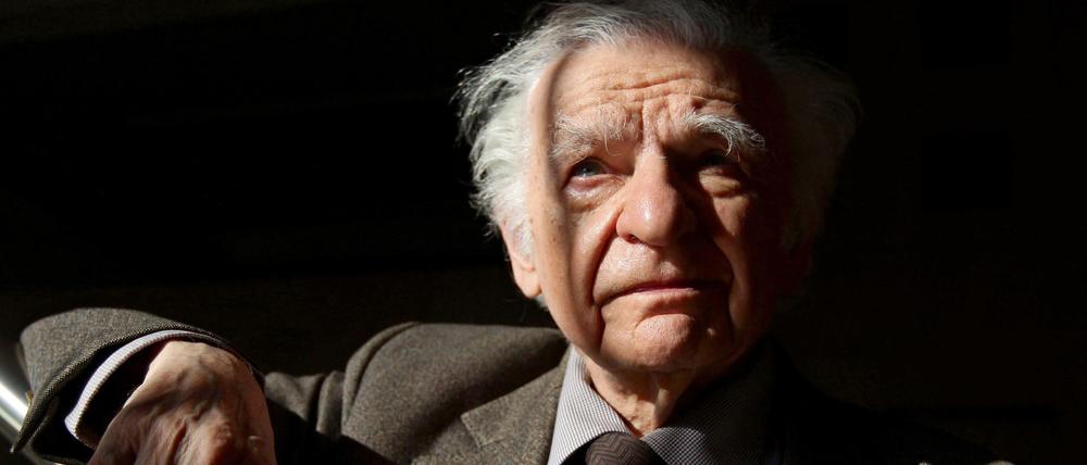 Der französische Lyriker und Autor Yves Bonnefoy, 1923-2016.