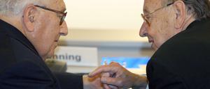 Ego-Netzwerk. Der ehemalige Außenminister der USA, Henry Kissinger (l.), im Gespräch mit dem deutschen Amtskollege Hans-Dietrich Genscher beim 10. Bertelsmann Forum in Berlin.