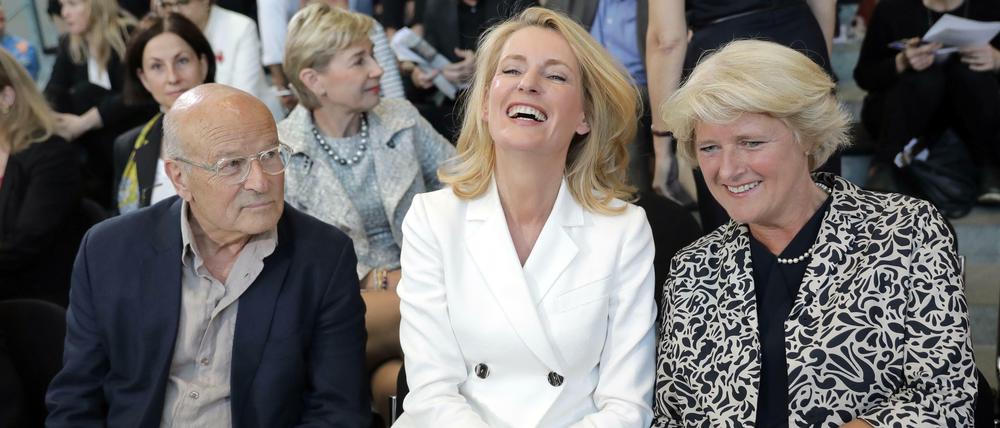 Im Juli 2017 lud Kulturstaatsministerin Monika Grütters zahlreiche Prominente zum Frauen-Gipfel ins Kanzleramt, darunter Maria Furtwängler und Volker Schlöndorff.