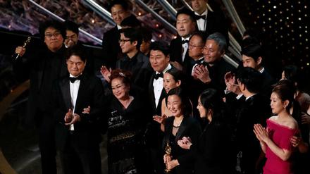 Strahlende Sieger der Oscar-Nacht: Das Team von „Parasite“ 