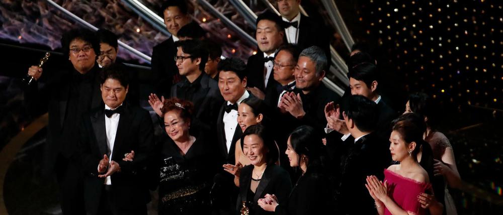 Strahlende Sieger der Oscar-Nacht: Das Team von „Parasite“ 