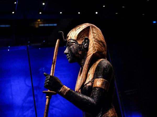Tutenchamun als Wächterfigur (Detail). Diese Statue ist erstmals außerhalb von Ägypten zu sehen. 