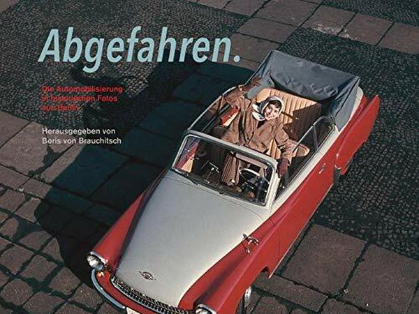 "Abgefahren: Die Automobilisierung in historischen Fotos aus Berlin" (Herausgegeben von Boris von Brauchitsch). Edition Braus Berlin, 144 Seiten, etwa 160 Abbildungen, 24,95 Euro
