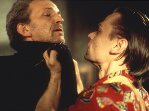 Michael Gwisdek (links) mit Sylvester Groth im Stasi-Drama "Abschied von Agnes" von 1993.