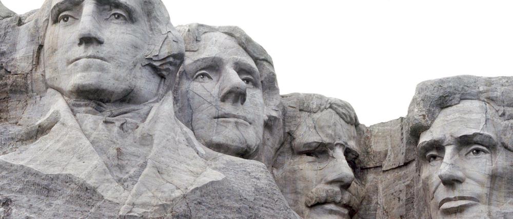 Mount Rushmore. Hier haben die Amerikanern vier Präsidenten, Lincoln, Washington, Jefferson und Roosevelt, ein Denkmal gesetzt.