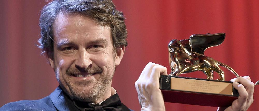 Regisseur Lorenzo Vigas erhielt den Goldenen Löwen für seinen Film „Desde allá“ - damit ging erstmals ein Hauptpreis eines der drei weltwichtigsten Filmfestivals an Venezuela. 